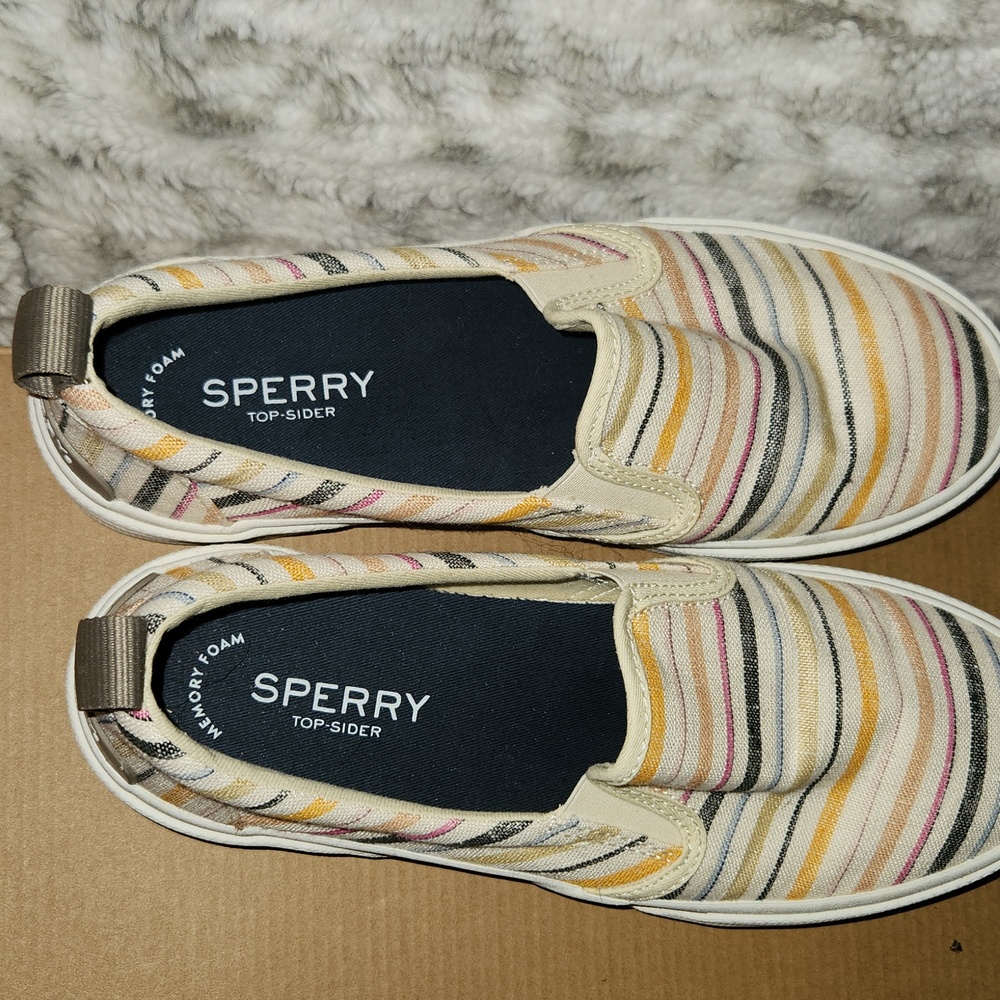 Sperry Sliders - Picture 2 of 12